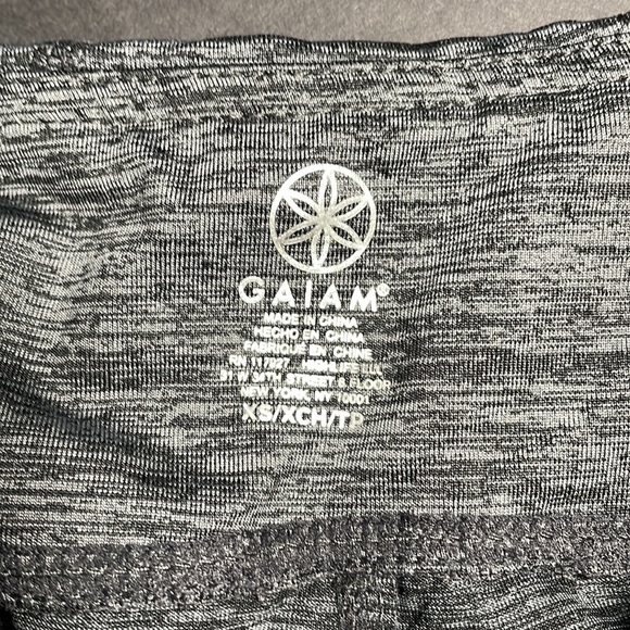GAIAM gray & black Capri length yoga leggings in women’s size XS - Picture 6 of 7